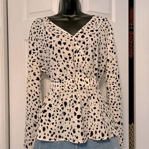 Cow Print 🖤 Cinched Waist, Flattering Top. Dash Outfitters, NWT